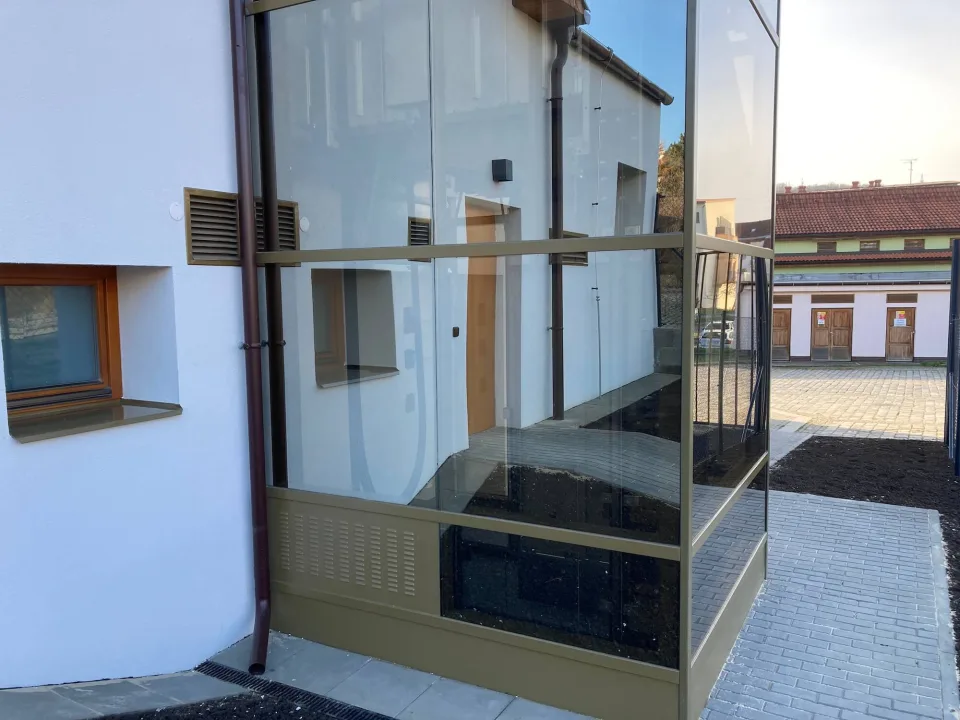 Brno – Medlánky: přístavba výtahu ke společenskému centru Sýpka – fotografie 4