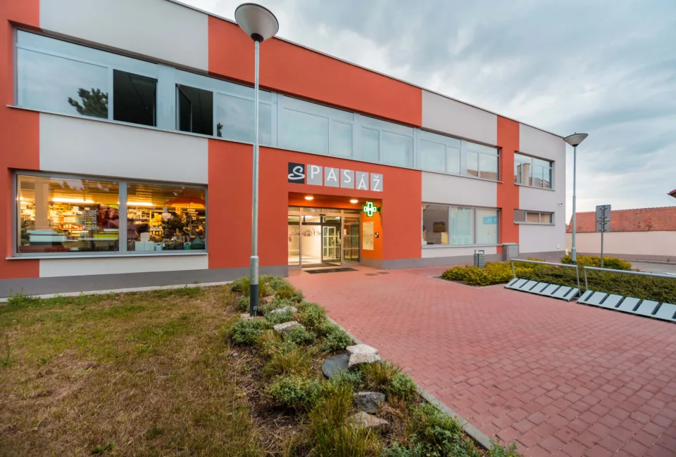 Sokolnice: polyfunkční centrum s pasáží – fotografie 3