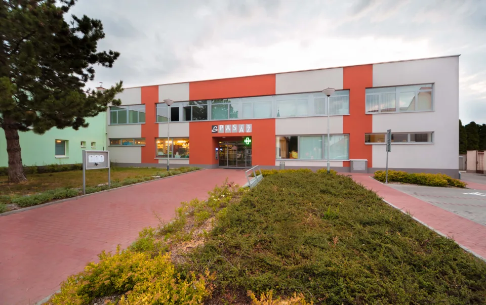 Sokolnice: polyfunkční centrum s pasáží – fotografie 4