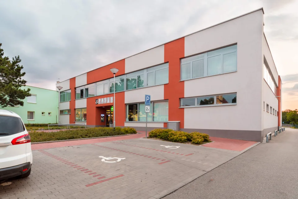 Sokolnice: polyfunkční centrum s pasáží – fotografie 6